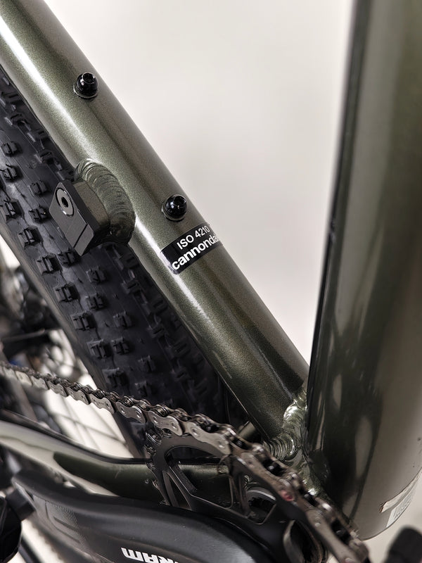 Bike details highlighting components and features of the 2023 Cannondale CUJO 2.
