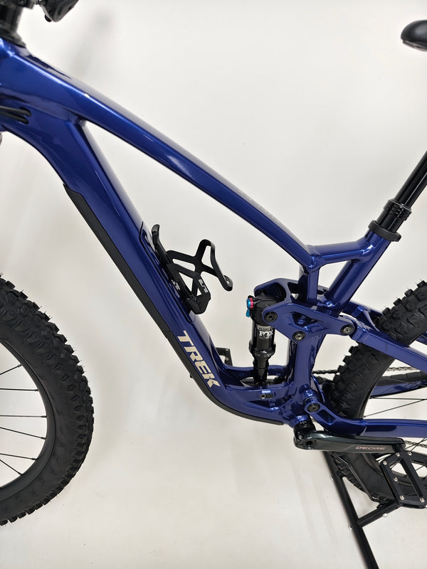 Trek Fuel EX 7 2024 Gen 6 (upgraded), M-L in Very Good Condition - focus on the adjustable geometry features.