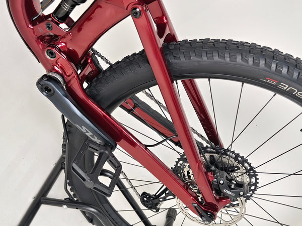 Trek Top Fuel 8 XT 2023 Mountain Bike in Very Good Condition - Front Angled View