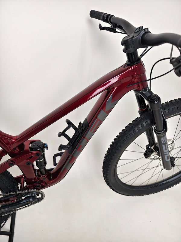 Trek Top Fuel 8 XT 2023 Mountain Bike in Very Good Condition - View of the Fork
