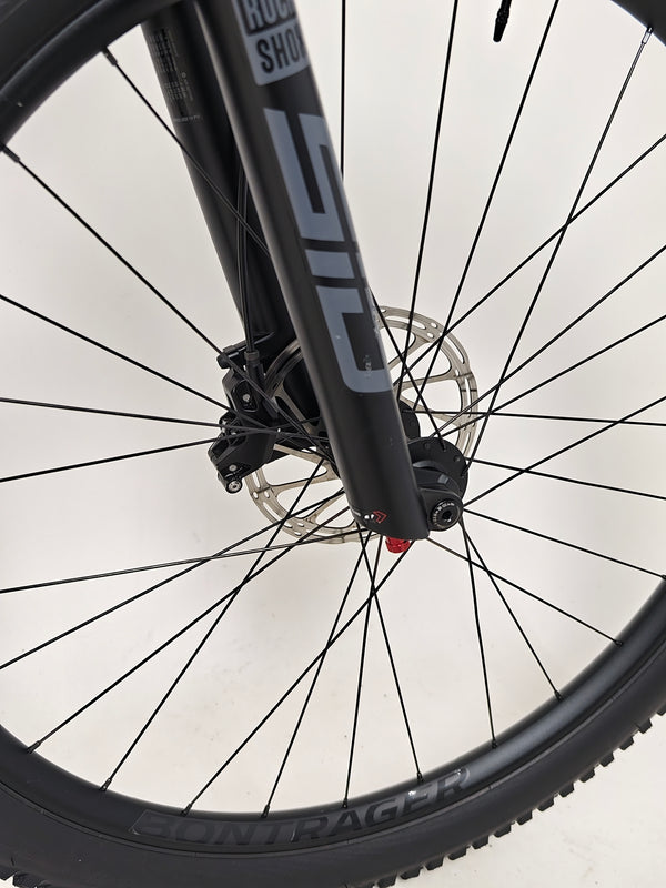 Trek Top Fuel 8 XT 2023 Mountain Bike in Very Good Condition - Image of Gear Components