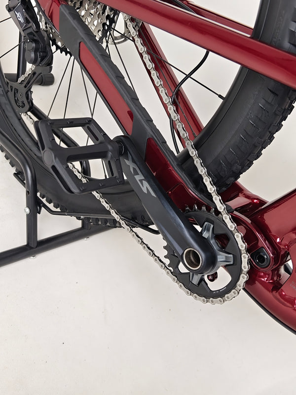 Trek Top Fuel 8 XT 2023 Mountain Bike in Very Good Condition - Detailed Profile of Tyres