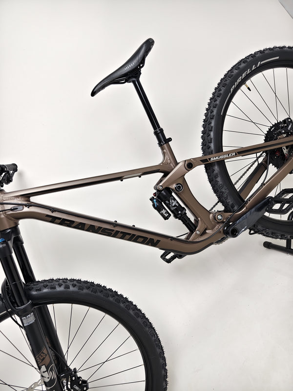 Close-up of the tire tread on the Transition Smuggler NX 2024 in medium, showcasing Pirelli performance.