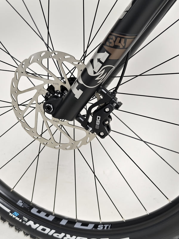 Close-up of the Transition Smuggler NX 2024 in medium to highlight its technical specifications.