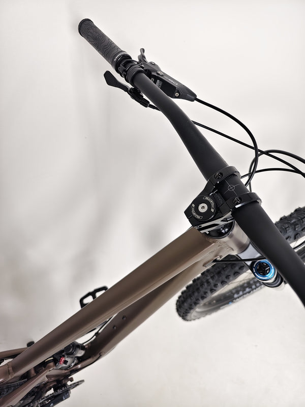 Angle showcasing the frame and suspension system of the Transition Smuggler NX 2024 in medium, emphasizing durability.