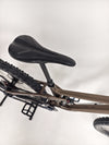 Detailed image of the front fork on the Transition Smuggler NX 2024 in medium, featuring premium suspension technology.