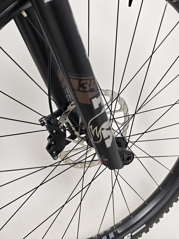 Detailed view of gear system and adjustments on the Transition Smuggler NX 2024 in medium.