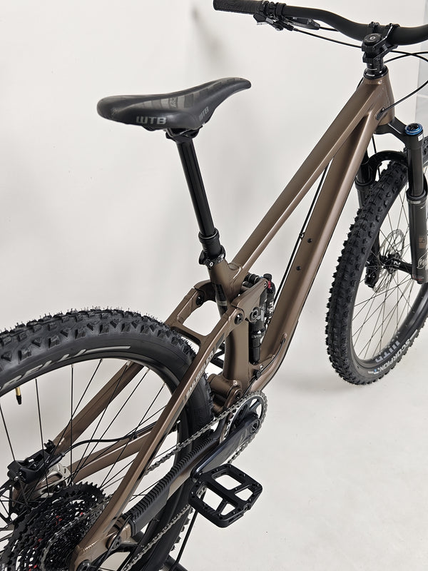 Comprehensive view of the Transition Smuggler NX 2024 in medium, illustrating specifications and design.