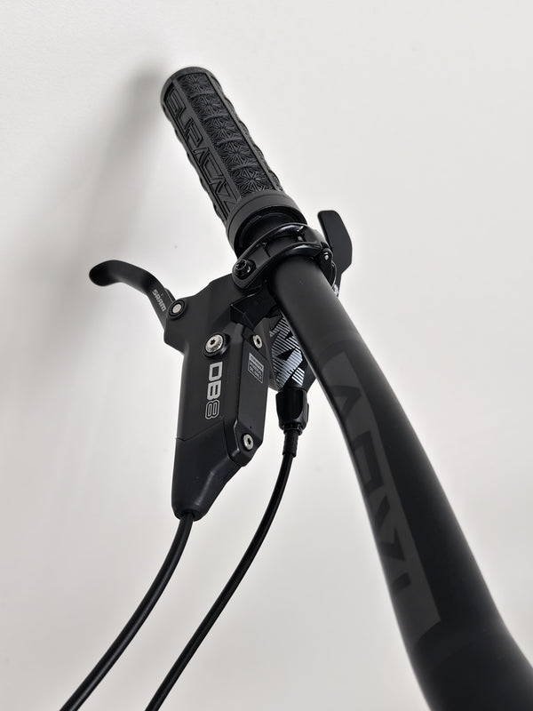 Nukeproof Mega 290 CARBON - Detailed overview of the custom-built bike's drivetrain and gear system.