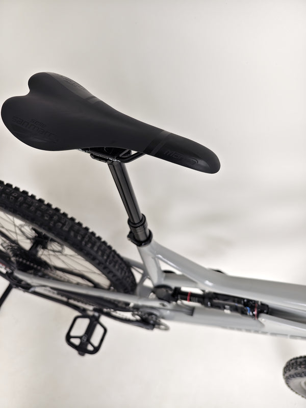 Nukeproof Mega 290 CARBON - Detailed view of the bike's rear derailleur and chainset configuration.