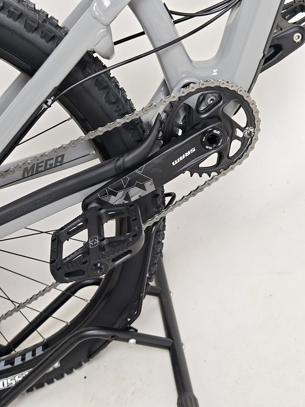 Nukeproof Mega 290 CARBON - Highlighting the SRAM Centerline rotors for superior braking performance.