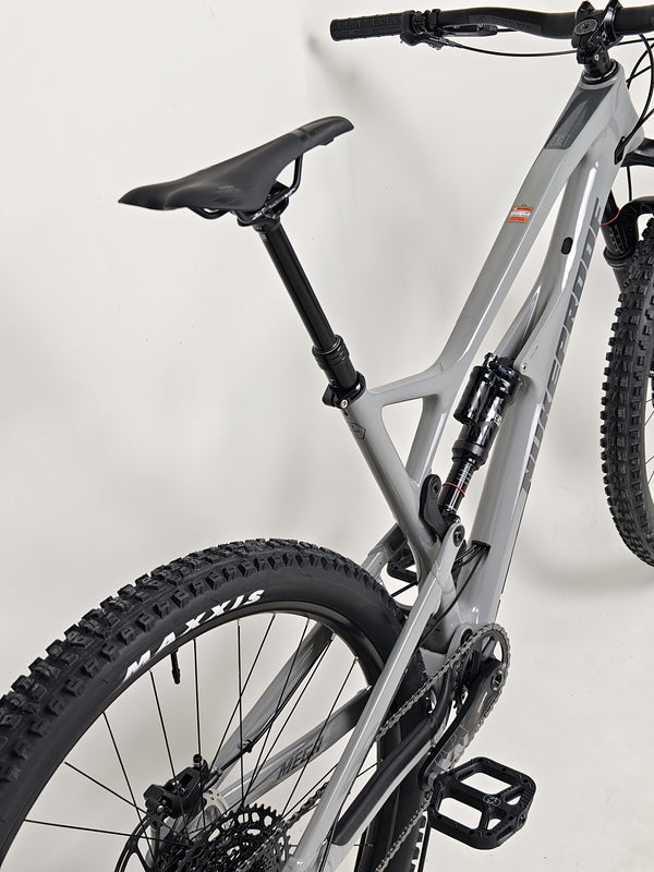 Nukeproof Mega 290 CARBON - Focused image of suspension locks and linkage system.