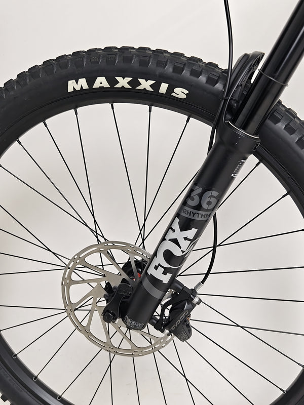 Different angles of the Norco Sight A2 2021 showcasing its full-suspension and lightweight frame.