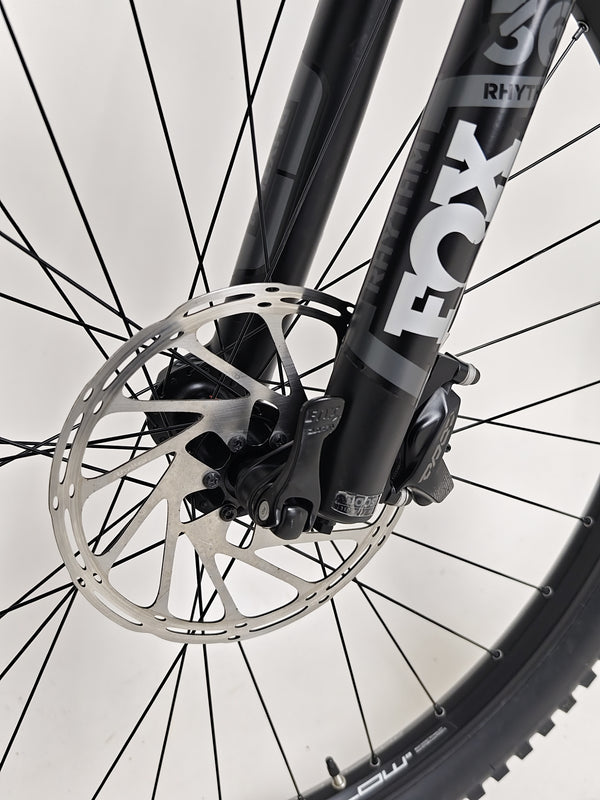 Action-oriented shot of a rider on the Norco Sight A2 2021 mountain bike navigating rough terrain.