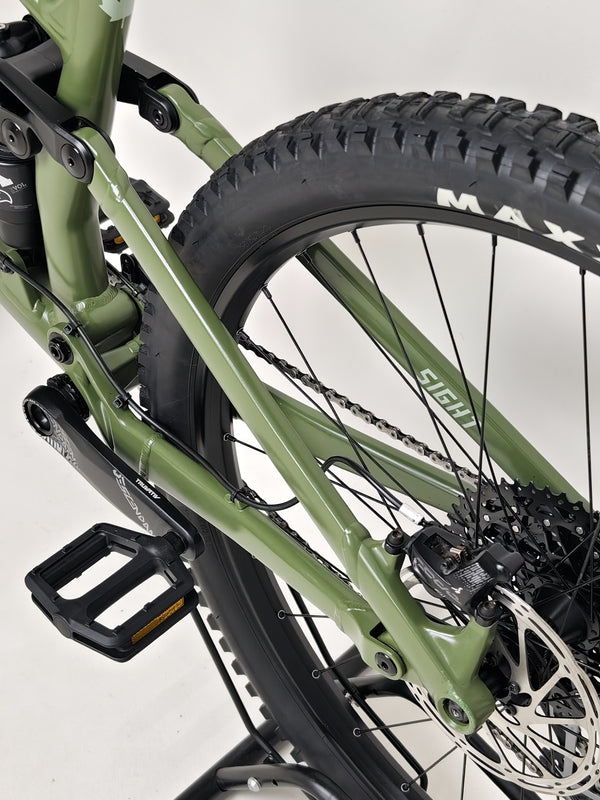 Detailed view of the components on the Norco Sight A2 2021 mountain bike, emphasizing quality.