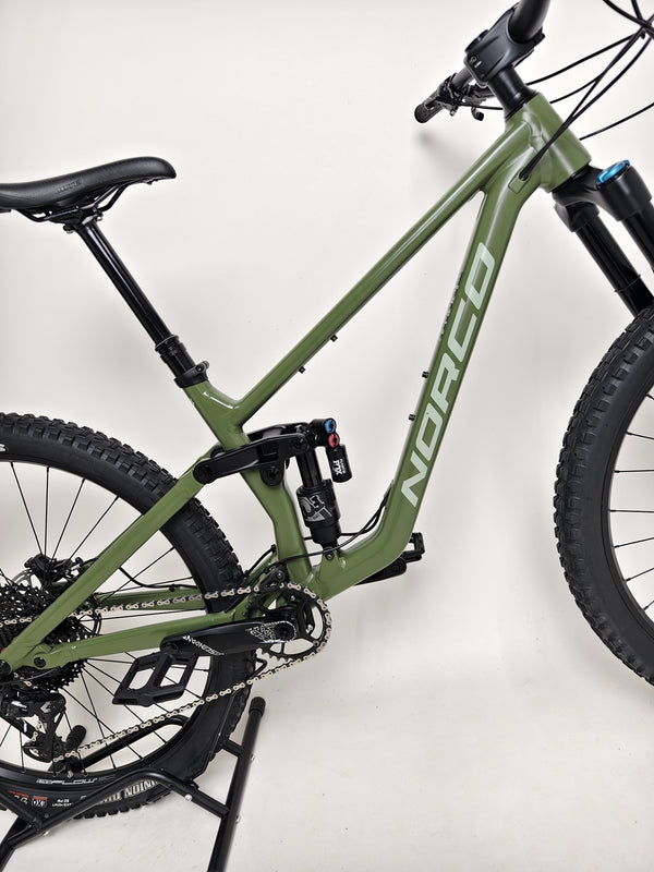 Norco Sight A2 2021 mountain bike positioned against a scenic backdrop, ready for an adventure.