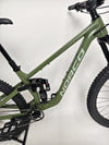 Overall layout of the Norco Sight A2 2021 mountain bike highlighting quality components.