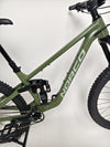 Overall layout of the Norco Sight A2 2021 mountain bike highlighting quality components.