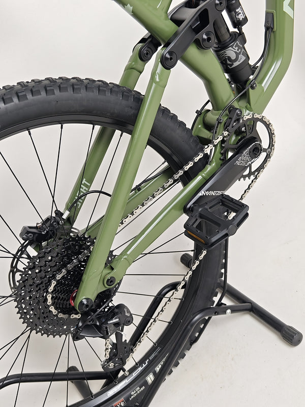 Ambitious view of the Norco Sight A2 2021 mountain bike against a forest backdrop, ready for trails.