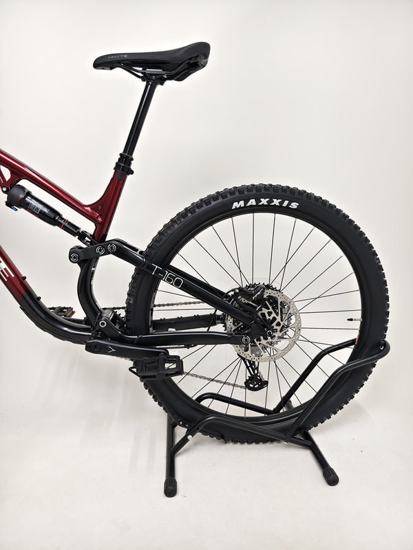 Whyte T-160 S 2025 full suspension mountain bike, emphasizing its high-quality components.