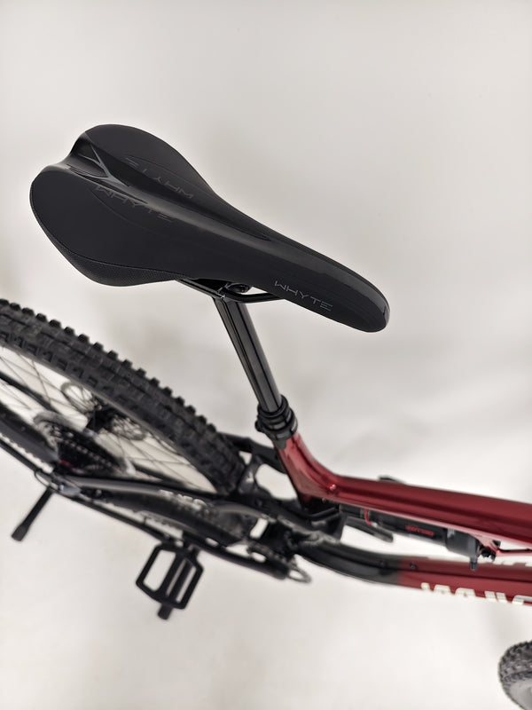 High-resolution photo of the bike's handlebars and braking system on the Whyte T-160 S 2025.