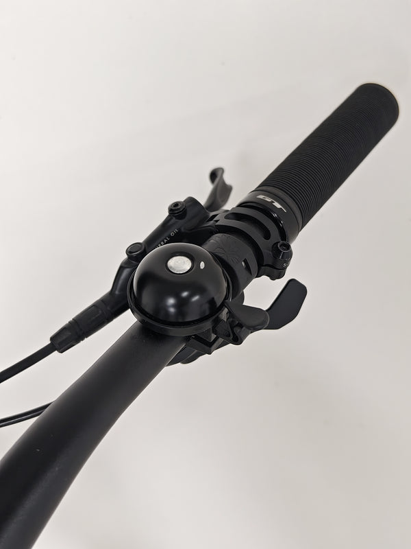 Image of the Maxxis Minion DHR II rear tyre on the GT Force Carbon Elite 2023, designed for aggressive rides.