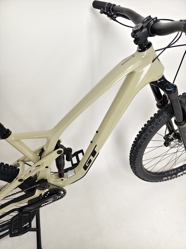 Dynamic view of a rider on the GT Force Carbon Elite 2023 mountain bike highlighting its performance features.
