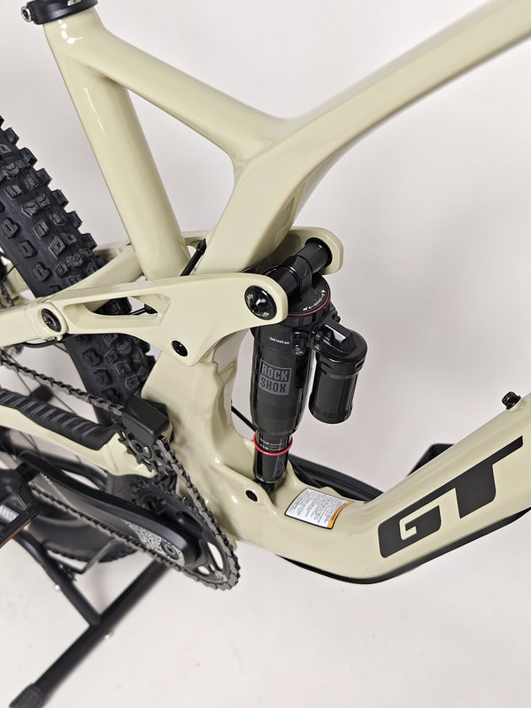 Close-up of the seat clamp on the GT Force Carbon Elite 2023 mountain bike in excellent condition.