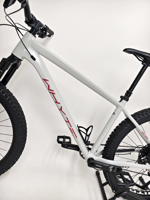 Handlebar and shifters of the Whyte 905 V5 2023 Mountain Bike, featuring SRAM NX Eagle controls.