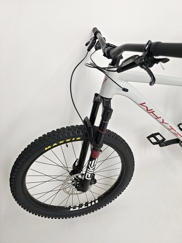 Panoramic view of the Whyte 905 V5 2023 Mountain Bike out in the wild.