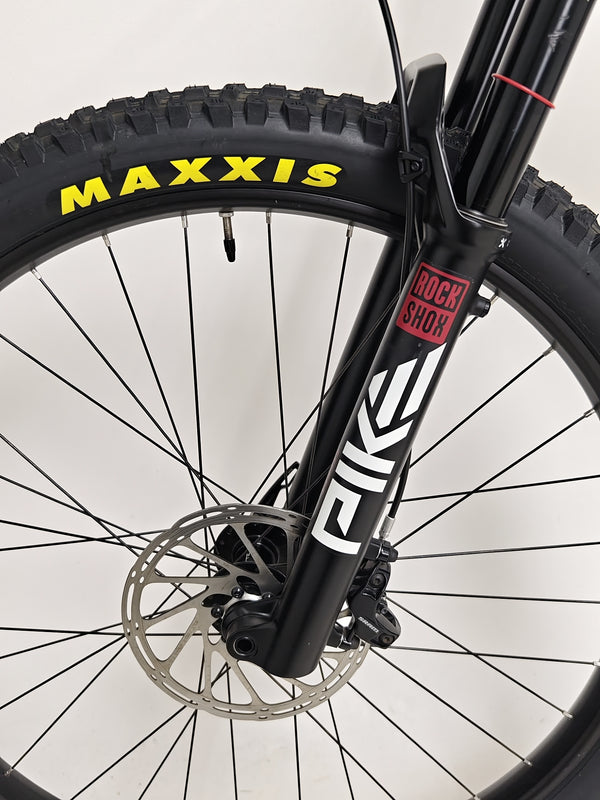 Staged shot of the Whyte 905 V5 2023 Mountain Bike against a backdrop of nature.