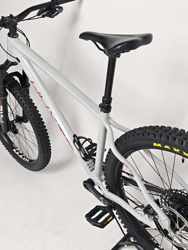 Aesthetic photography of the Whyte 905 V5 2023 Mountain Bike, emphasizing its overall condition.