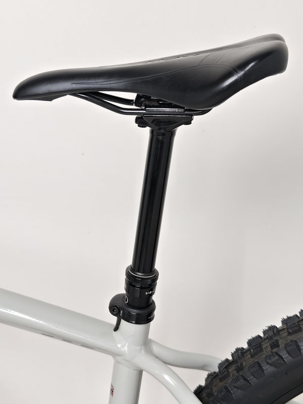 Another perspective of the Whyte 905 V5 2023 Mountain Bike emphasizing its sturdy frame and build.