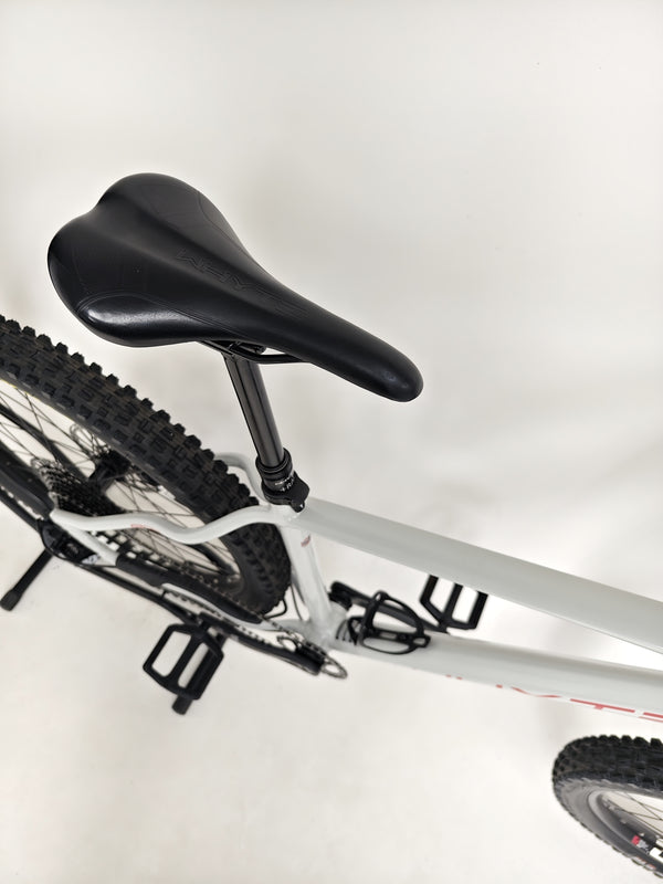 Detailed view of the tire tread on the Whyte 905 V5 2023 Mountain Bike showcasing Maxxis performance.