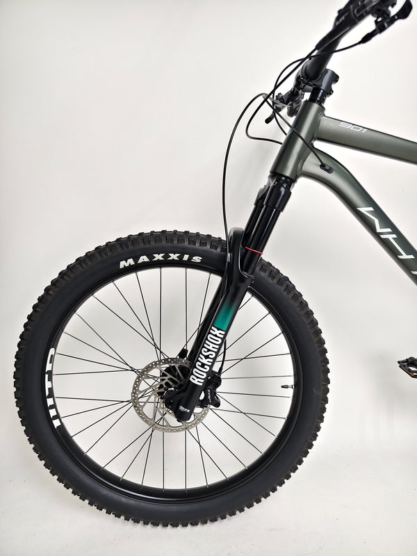 The ergonomic design elements of the Whyte 901 V4 2022 Mountain Bike that enhance riding experience.
