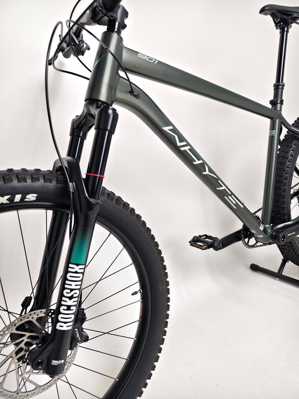 The Whyte 901 V4 2022 Mountain Bike featuring a KS RAGEi seat post for enhanced rider comfort.