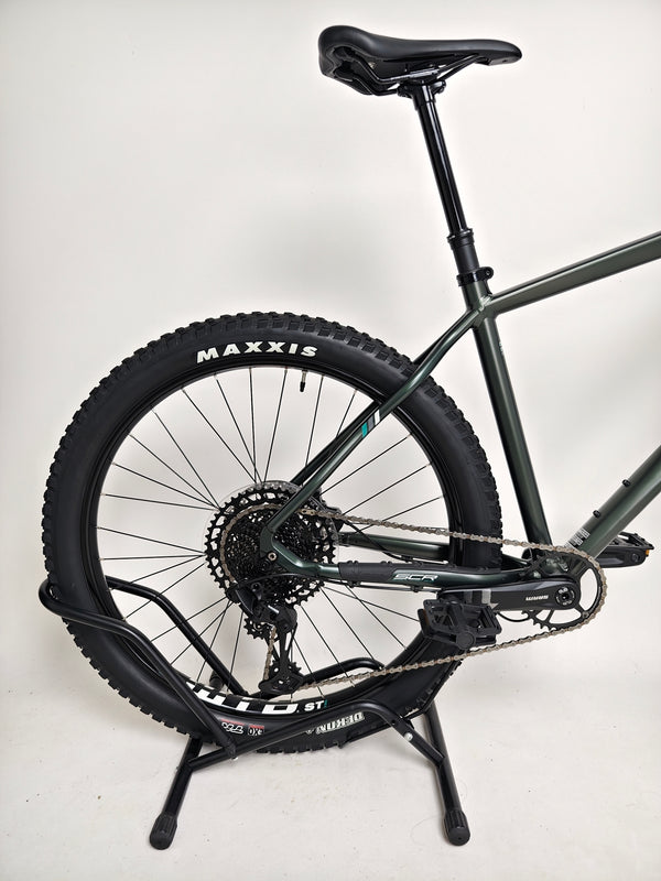 The intricate design of the Whyte 901 V4 2022 Mountain Bike's alloy handlebars.