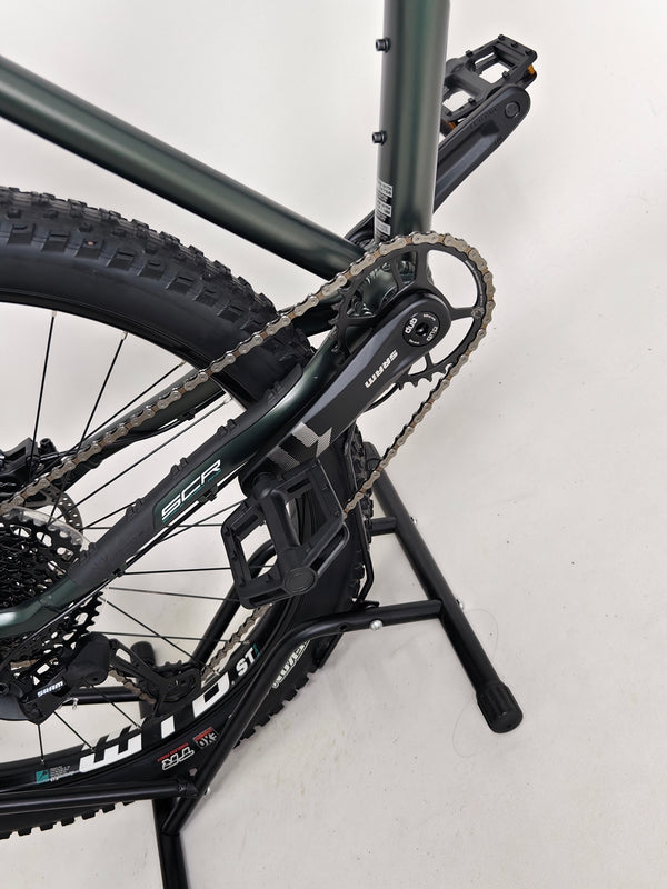 The impressive suspension fork of the Whyte 901 V4 2022 Mountain Bike ready for rugged trails.