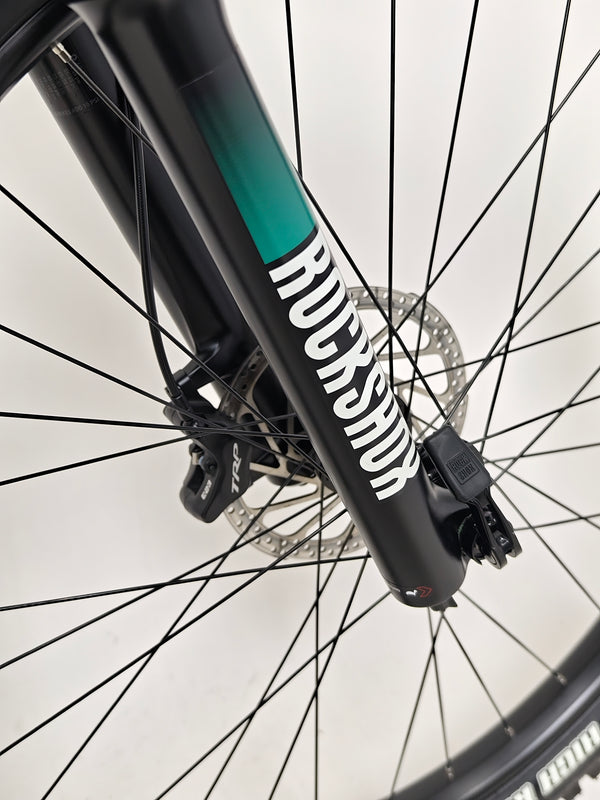 Whyte 901 V4 2022 Mountain Bike prominently showcasing its state-of-the-art components.