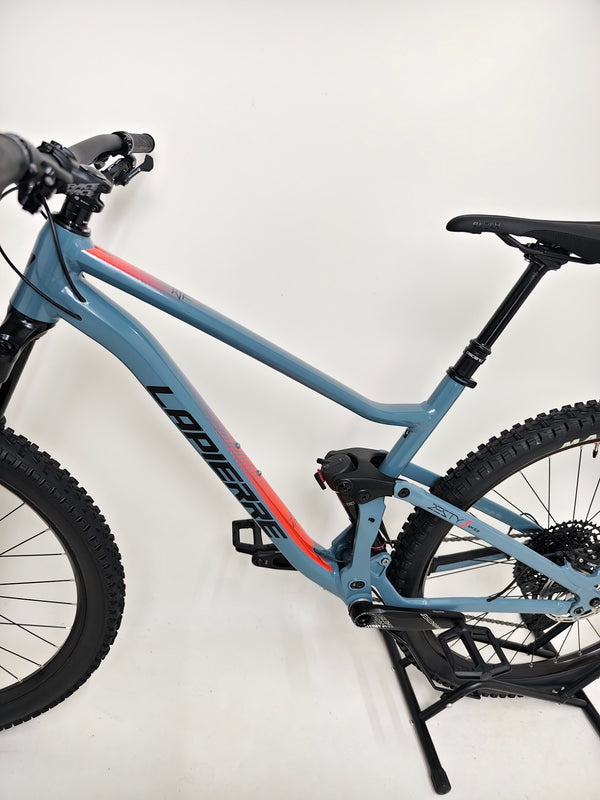 Image of the Shimano Deore M6100 shifter on the Lapierre Zesty AM 5.9 LARGE, showcasing its 12-speed functionality.