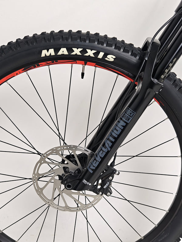 Image of the frame's rear view on the Lapierre Zesty AM 5.9 LARGE, showcasing its components.