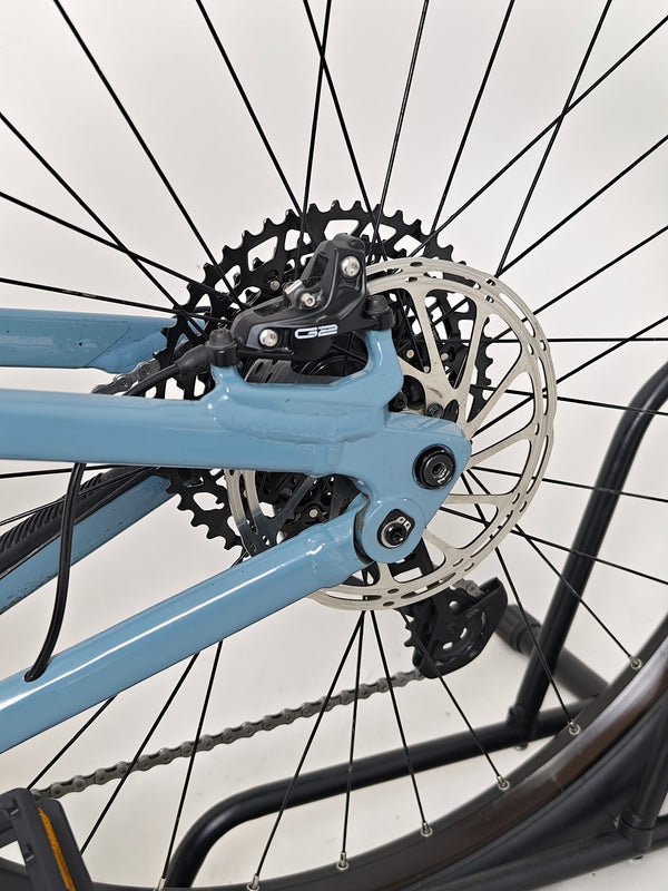 Image depicting the aesthetic appeal of the Lapierre Zesty AM 5.9 LARGE, highlighting its design features.