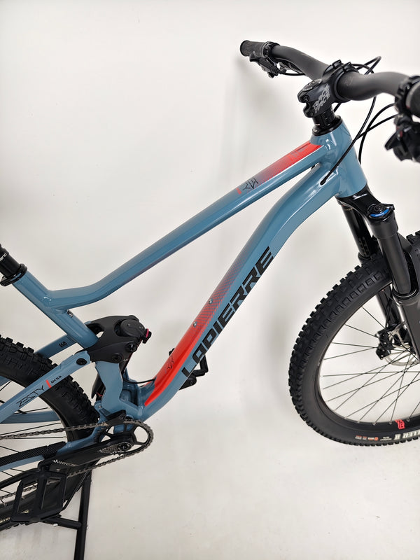 Title view of the Lapierre Zesty AM 5.9 LARGE, showcasing its overall build quality and aesthetics.