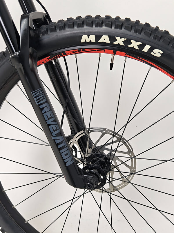 Full view of the Lapierre Zesty AM 5.9 LARGE in use on a biking trail, highlighting its capabilities.