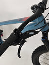 Image of the grips and controls on the Lapierre Zesty AM 5.9 LARGE, highlighting user ergonomics.