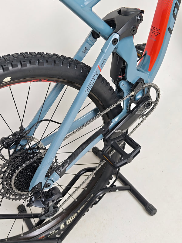 Bottom view of the Lapierre Zesty AM 5.9 LARGE emphasizing its robust frame design and technical specifications.