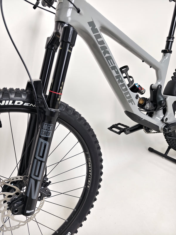 Nukeproof Giga 290 Comp Carbon 2022 bike displaying the bike's frame and color.