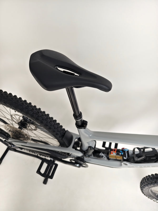 Nukeproof Giga 290 Comp Carbon 2022 bike's frame showcasing its craftsmanship.