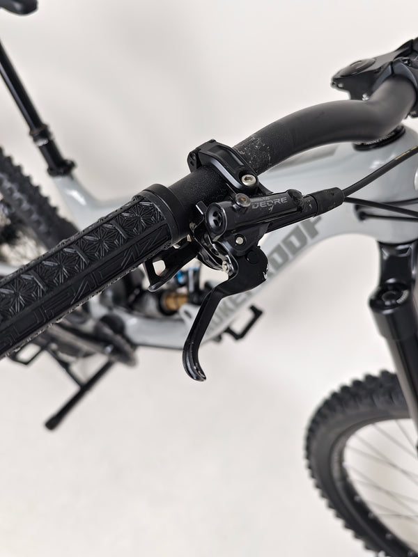 Detailed angle of the front wheel on the Nukeproof Giga 290 Comp Carbon 2022.
