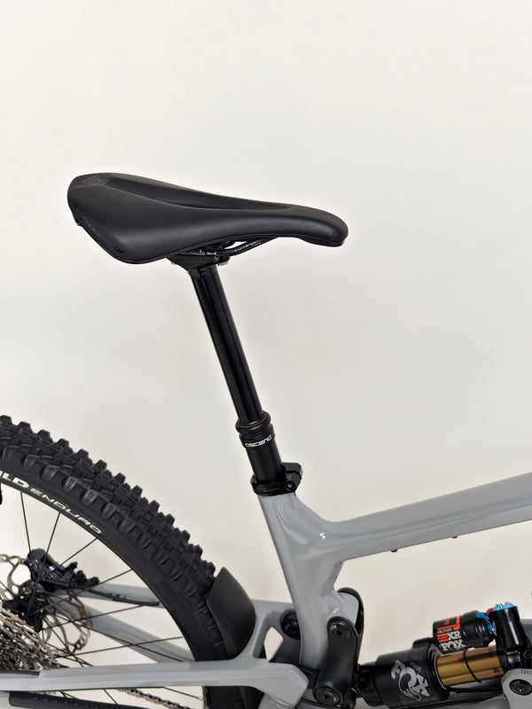 Detailed view of the Shimano drivetrain on the Nukeproof Giga 290 Comp Carbon 2022.